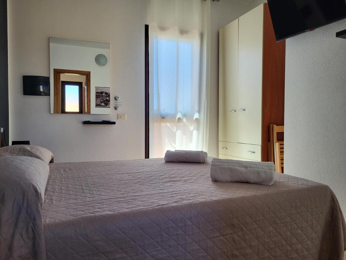White Sand Affittacamere La Caletta Exterior photo